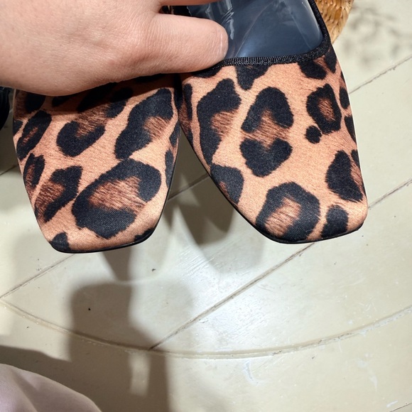 Zara Leopard Print Flats with Black Trim - Picture 4 of 4